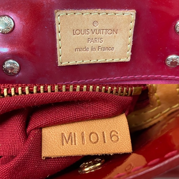 Seductive Red Louis Vuitton Vernis Reade PM Bag - Picture 8 of 9